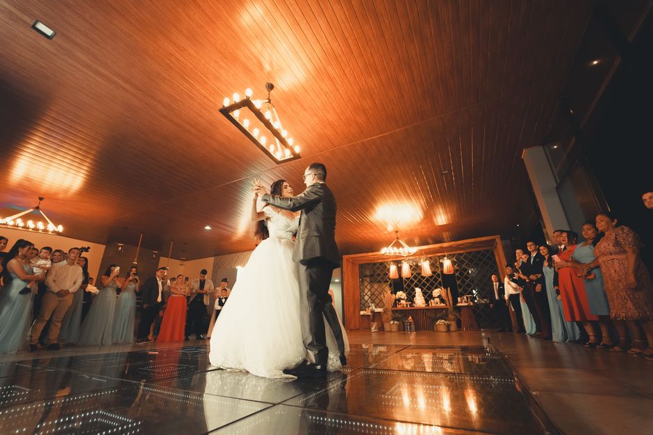 Wedding couple during their first dance